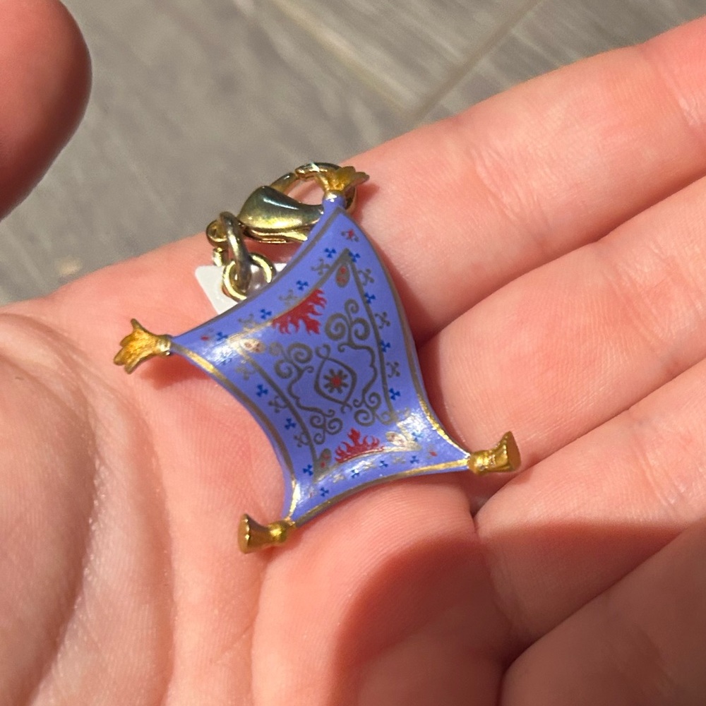 Aladdin’s magic carpet charm